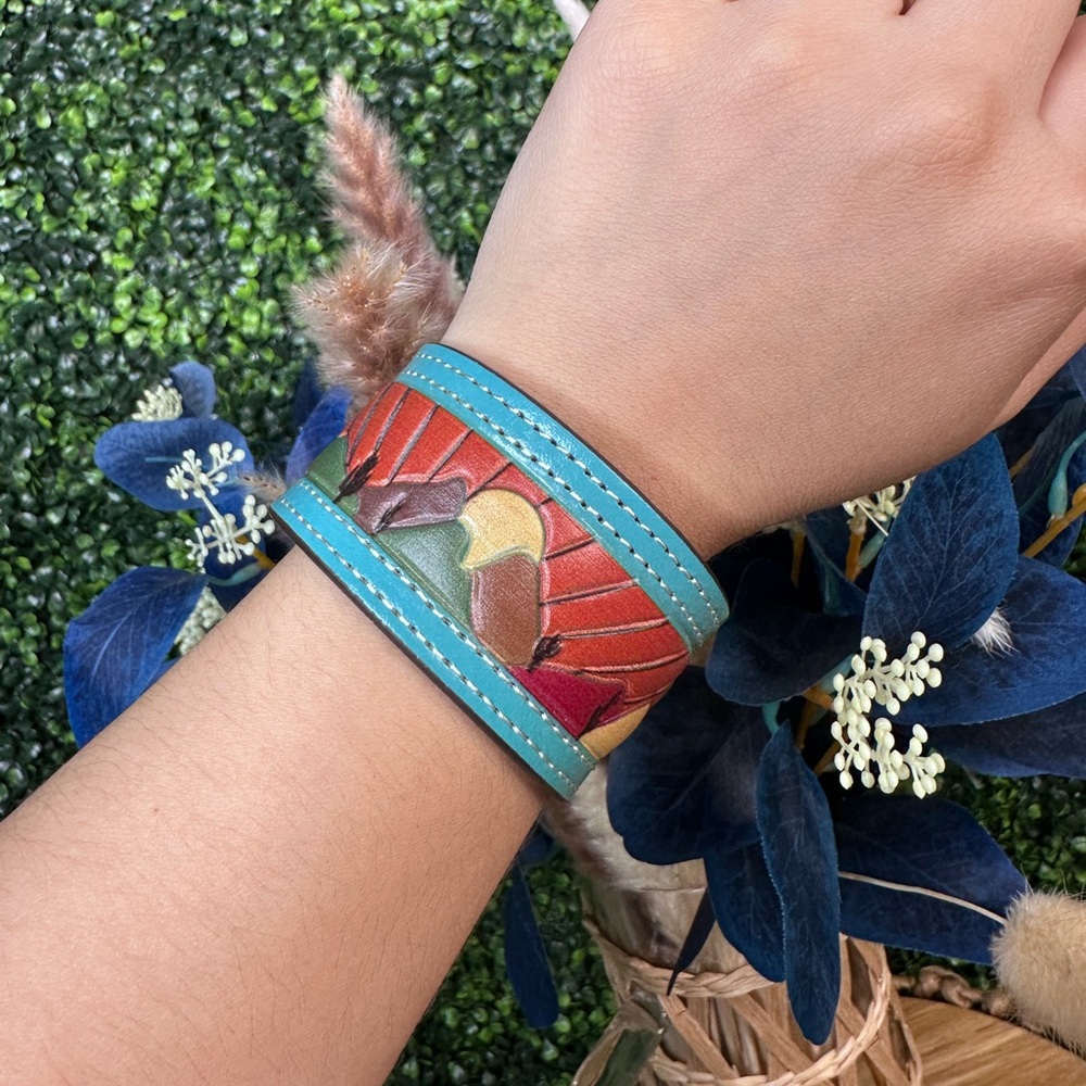 Justin Boots western Leather tooled asjustable Bracelet torquoise nwt